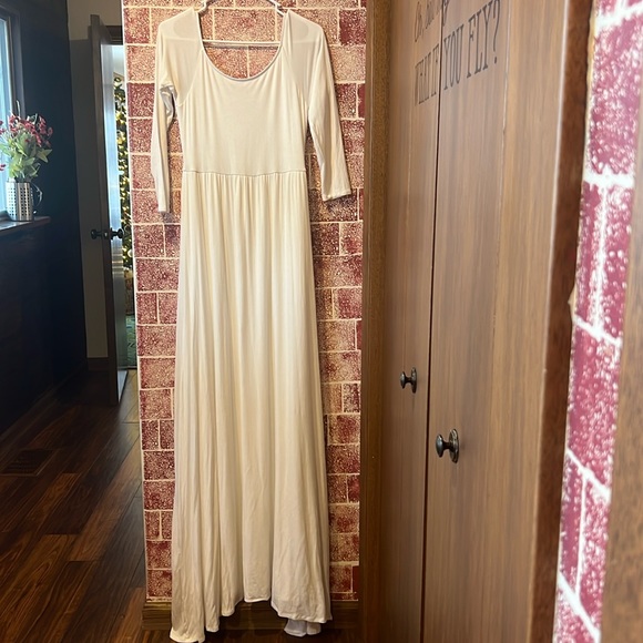 Pink Blush Long Sleeve Off-Shoulder White Maternity Dress - Picture 2 of 3